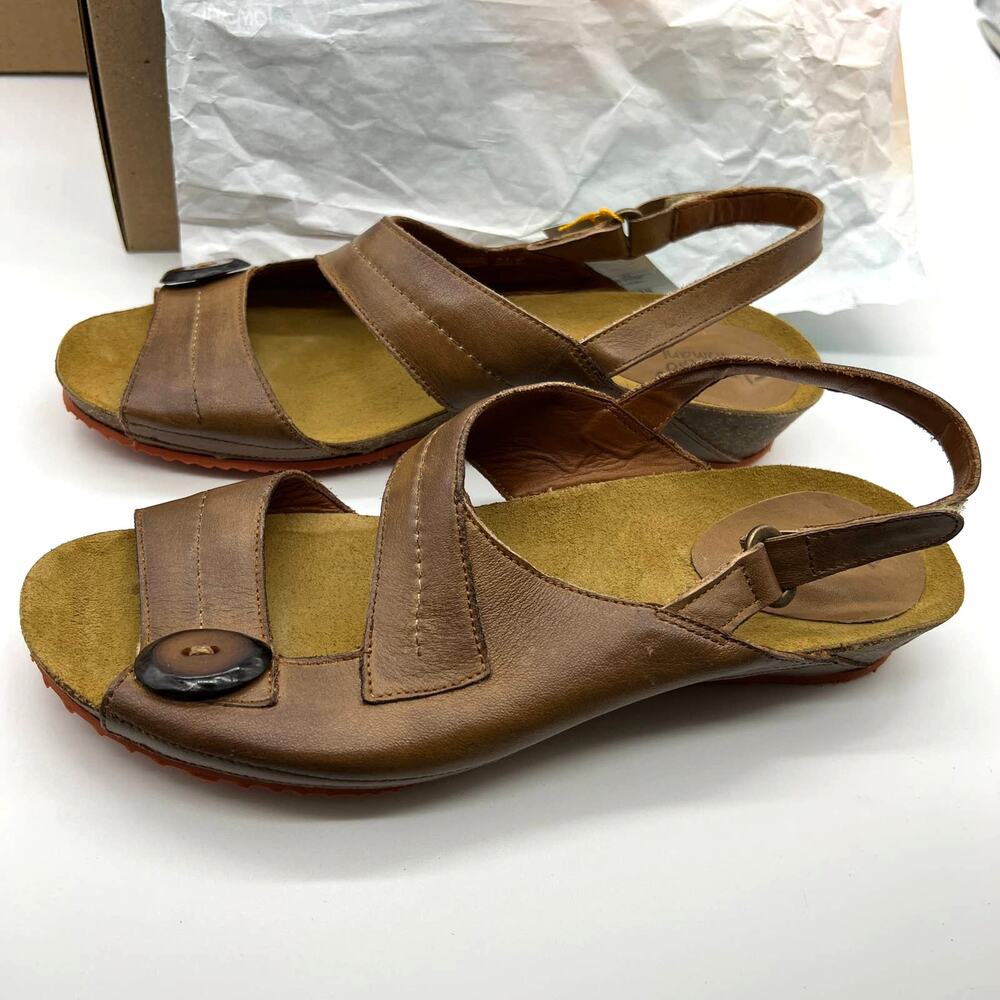 Sergio Tomani Leather Wedge Sandals Size 9.5 Brown Camel